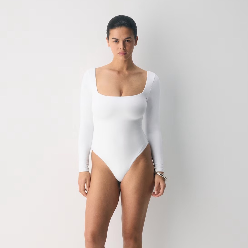 Aritzia Original Contour Headway Squareneck Bodysuit